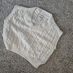 Abercrombie cable knit sweater vest cropped